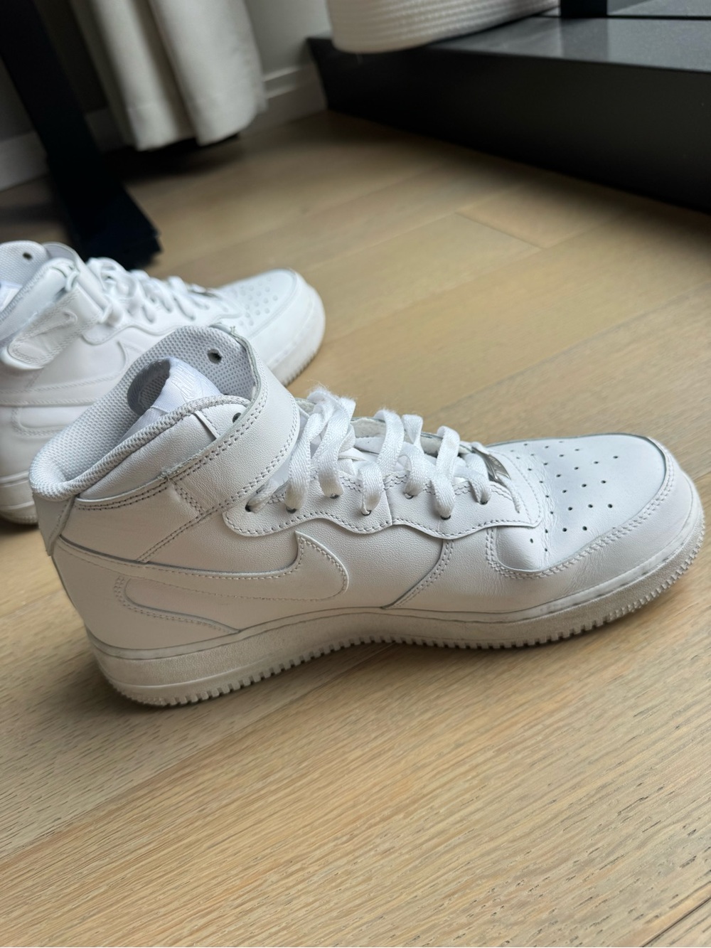 Nike Air Force Men's White High-Top Athletic Sneakers - Picture 7 of 8